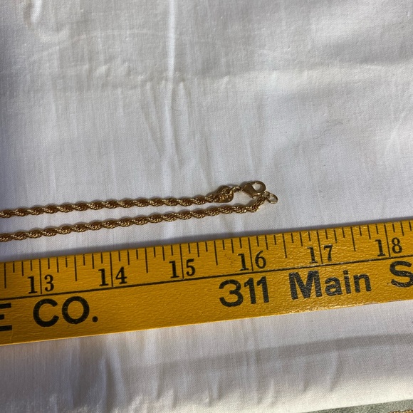 Hutton Wilkinson Jewelry Set. Necklace with matching clip on earrings NRFB - Picture 12 of 17